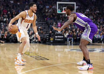 NBA: Devin Booker leads Phoenix Suns to victory over Sacramento Kings