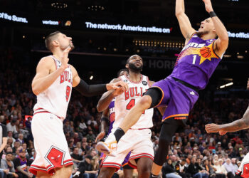 Booker scores season-high 51 points in Phoenix Suns victory