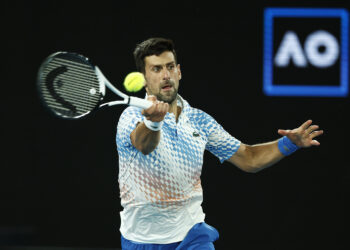Australian Open: Djokovic cruises into semi-final