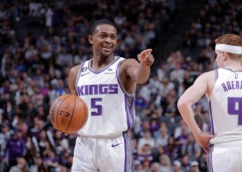 Sacramento Kings star Fox wins inaugural Jerry West trophy
