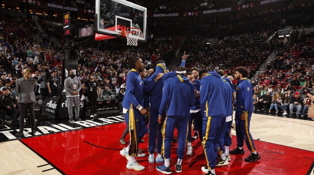 Warriors set new NBA record with stunning first quarter
