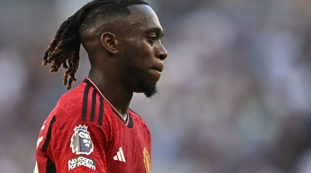 Wan-Bissaka: Man United full-back sidelined for several weeks due to injury