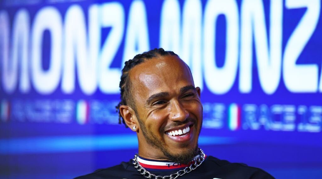 F1: Hamilton delighted with Mercedes contract extension