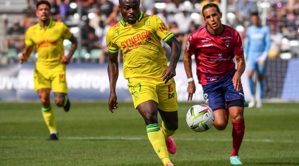 Ligue 1: Nantes manager Aristouy labels Nigeria’s Moses Simon ‘a great professional’