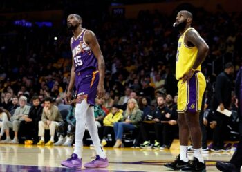 NBA: Lakers top Suns as James and Durant face off for first time in five years