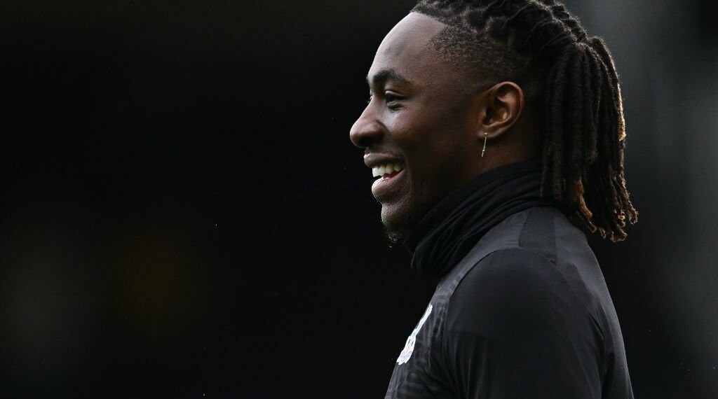 Eze signs Crystal Palace contract extension