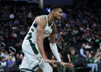 Bucks coach Griffin left surprised with Giannis’ ejection from Pistons game