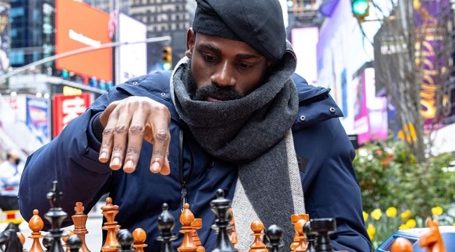 Tunde Onakoya: Nigerians celebrate as chess master breaks Guinness World Record