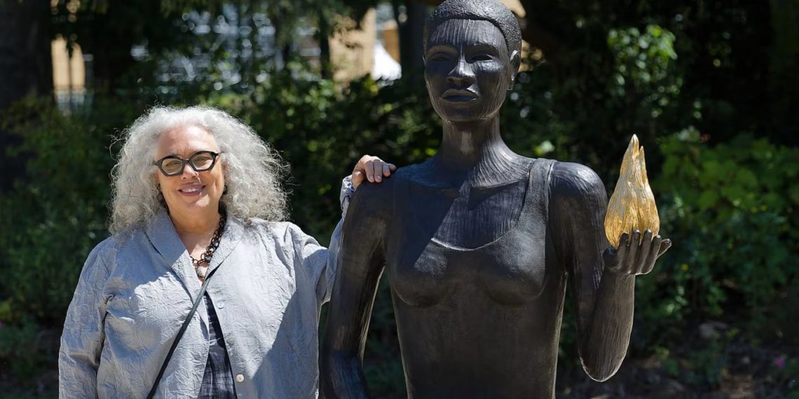 Paris 2024: IOC unveils Olympic sculpture