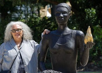 Paris 2024: IOC unveils Olympic sculpture