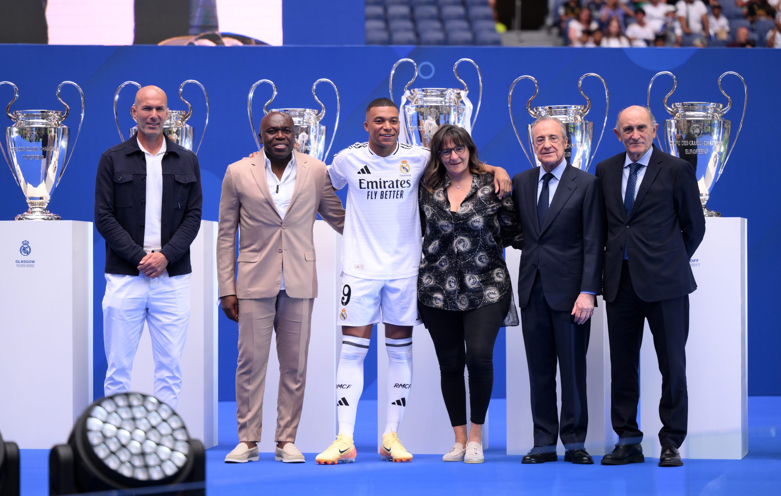 Real Madrid new signing, Kylian Mbappe (3L) poses for a photo with former Real Madrid player and coach, Zinedine Zidane (L), former Real Madrid player, Pirri (R) and President of Real Madrid, Florentino Perez Rodriguez (2R) and his parents, father, Wilfried Mbappe (2L) and mother, Fayza Lamari (3R) as he is unveiled at Estadio Santiago Bernabeu on July 16, 2024 in Madrid, Spain.