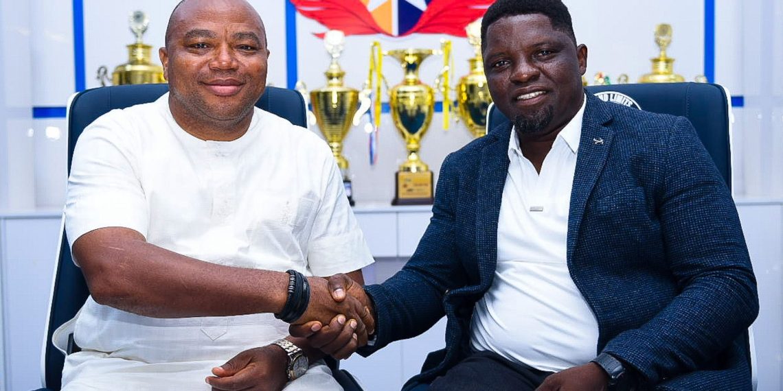 Daniel Ogunmodede signs contract extension with Remo Stars