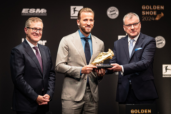 Harry Kane: English forward receives Golden Shoe award in Munich 