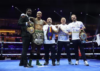Boxing: Fabio Wardley drops Frazer Clarke in first round to retain heavyweight titles