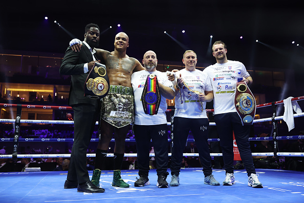 Boxing: Fabio Wardley drops Frazer Clarke in first round to retain heavyweight titles