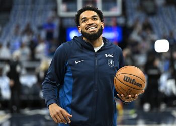 New York Knicks sign Karl-Anthony Towns in three-team trade deal