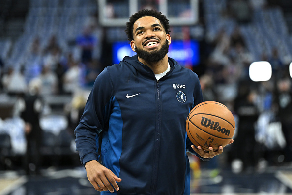 New York Knicks sign Karl-Anthony Towns in three-team trade deal