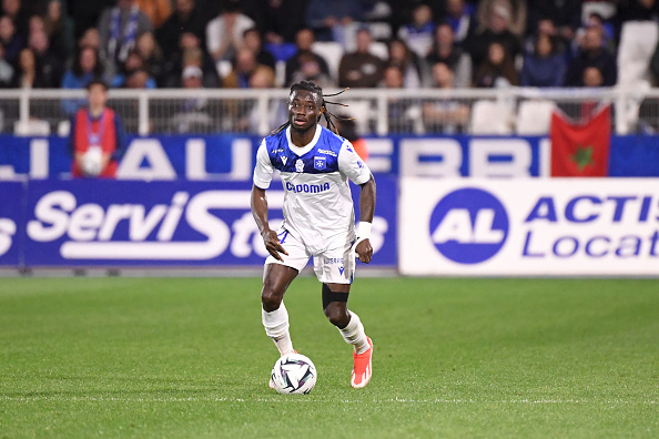 Ligue 1: Ghana’s Gideon Mensah extends contract with Auxerre until 2026