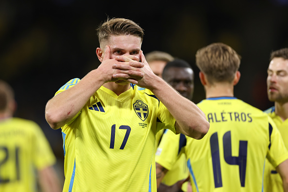 Viktor Gyokeres in action for Sweden against Azerbaijan in the Nations League