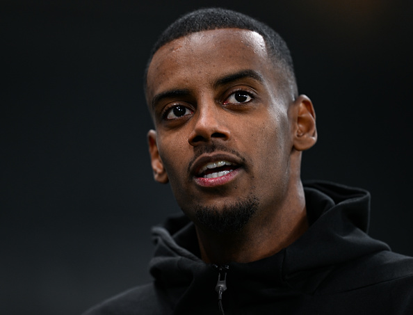 Newcastle legend Shearer cautions against Isak sale