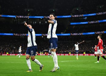 EFL Cup: Solanke scores twice as Tottenham edge Man Utd in bizarre seven-goal thriller