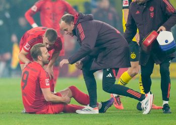 Bayern boss Vincent Kompany hopeful injured Kane can still play before year end