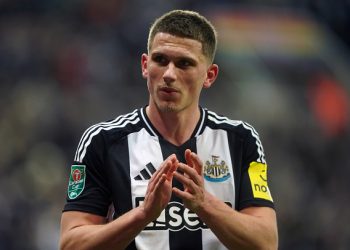 Newcastle defender Botman out for eight weeks with knee injury