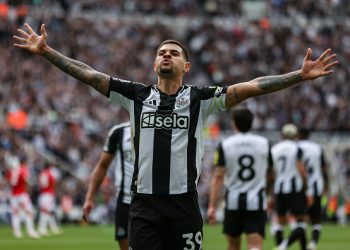 Newcastle captain Guimaraes dedicated win over Man United to Howe