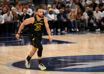 NBA: Warriors’ Stephen Curry out at least a week with hamstring strain