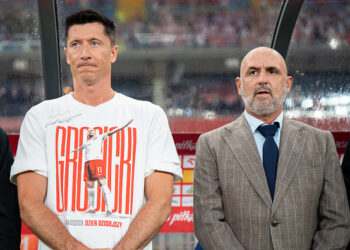 Probierz resigns as Poland coach following  Lewandowski dispute