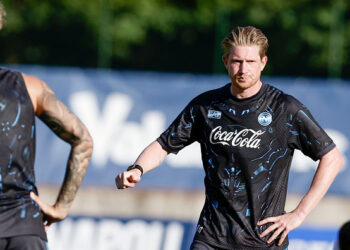 De Bruyne honored to wear iconic Maradona number in first Napoli training