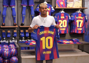 Barcelona hand Lamine Yamal iconic number 10 shirt