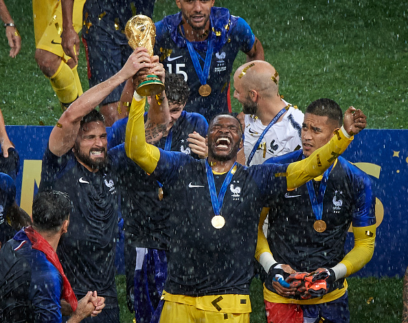 Ex-France goalkeeper Mandanda announces football retirement