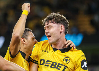 Strand Larsen signs contract extension with Wolves until 2030