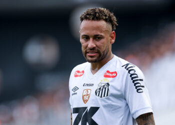 Liverpool’s Isak ruled out for months after leg fracture