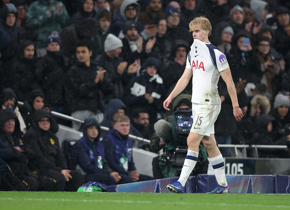 Tottenham midfielder Bergvall set for lengthy spell with ankle injury