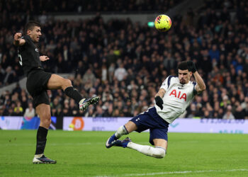 Solanke nets brace as Tottenham come back to draw Man City at home